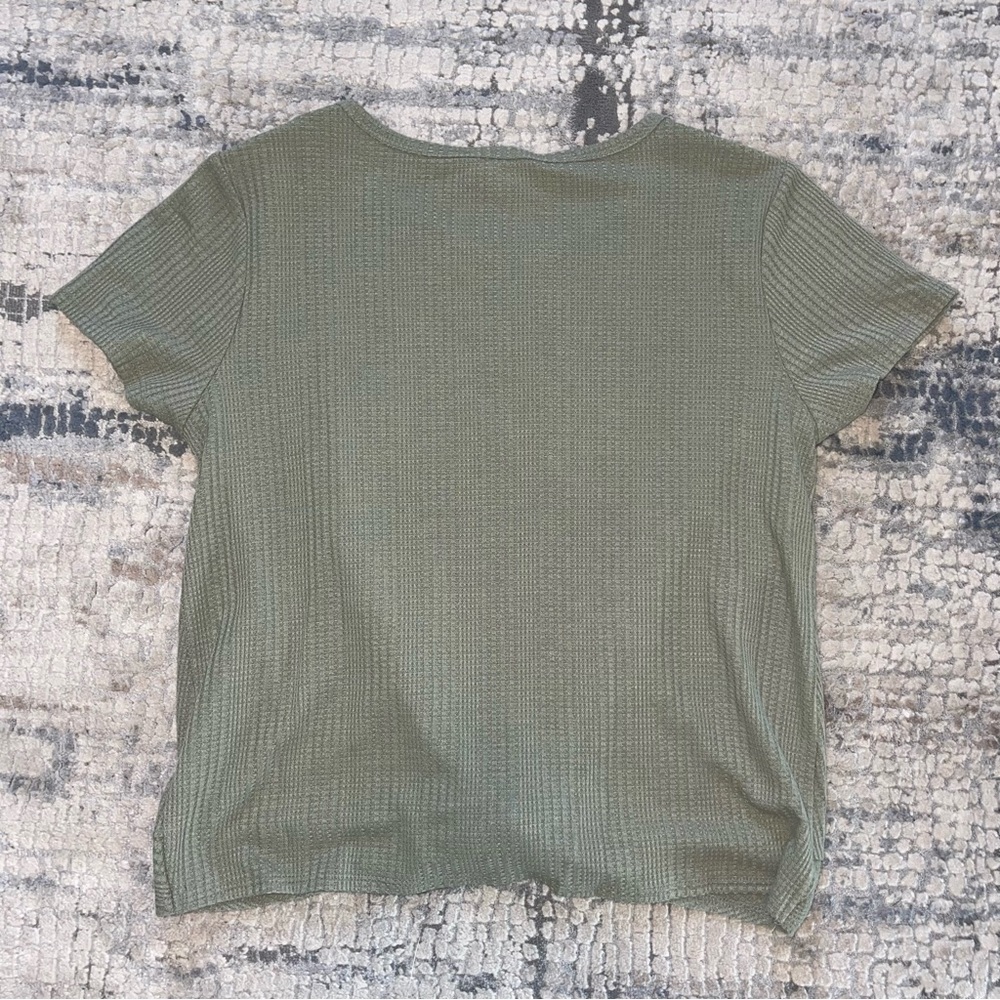 lightly worn top - Picture 2 of 3
